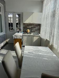 Surami Guest House Shorety