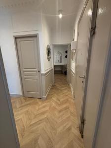 SUITE TOURVILLE Tour Eiffel