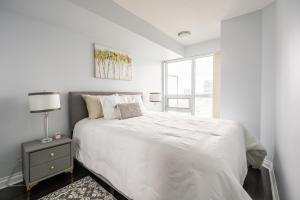 1 Bedroom & Den Condo in the Heart of Toronto DT