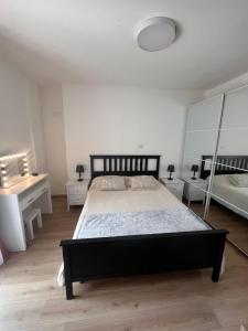 Cozy Apartment with Garden and Free Parking - Close to Hospital