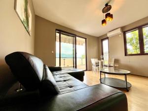 Central APT 1 Sea View with Parking place