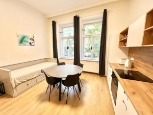 Karlin apt with balcony and parking