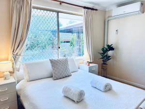 Perth Pet friendly home near Adventure World Fiona Murdoch Single Room room