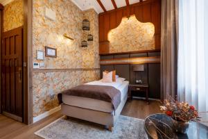 Hotel Golden Eagle