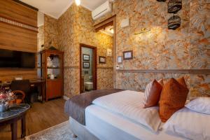 Hotel Golden Eagle
