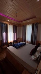 Tirthan mountain breeze stays