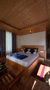 Tirthan mountain breeze stays