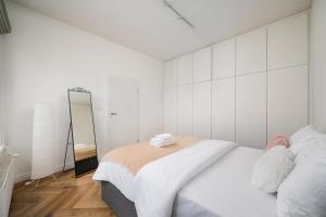 Solec Powiśle Charming Apartment by BookingHost