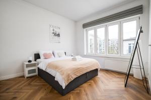 Solec Powiśle Charming Apartment by BookingHost