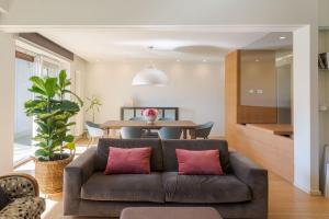 Renny House - Large modern apartment with panoramic terrace
