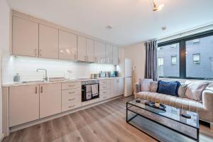 Spacious 2 Double Bedroom Apartment Near Manchester City Centre, Salford