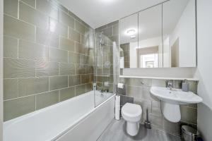 Spacious 2 Double Bedroom Apartment Near Manchester City Centre, Salford