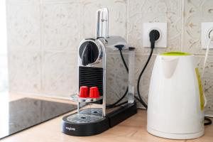 Cozy studio for 2 people, AC, city center, 12 min to beach