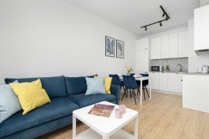 Nowoczesny Apartament z Balkonem i Parkingiem by Noclegi Renters