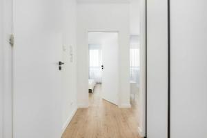 Nowoczesny Apartament z Balkonem i Parkingiem w Garażu blisko Spodka by Noclegi Renters