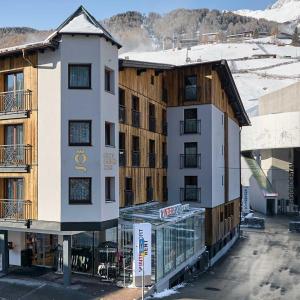 Glanz & Glory Hotel