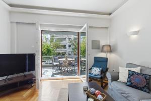 Spacious renovated flat in the Athens Riviera