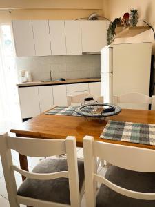 Bright 5th-Floor Apartment with Balcony