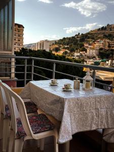 Bright 5th-Floor Apartment with Balcony