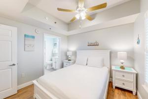 Spacious condo with gulf views Gym Shopping