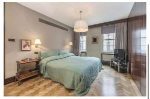 3 bed 3 bath next to Rosewood Hotel