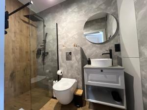 Sunset Wood Resort with Jacuzzi by Downtown Apartments