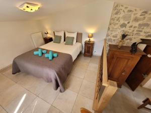 Gîte des Anges, Domaine de la Méouge, piscine et accès direct rivière