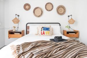 ~The Amelia~ Rooftop | Skyline | Cozy | Walkable
