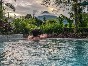 House of Views, King Bed, Volcano View