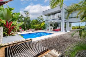 House of Views, King Bed, Volcano View