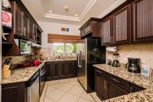 Stunning Ocean View Condo in the Center of Town