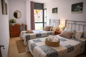 Apartamento Santa Cristina & Bright 2BR with Balcony, Pool & Garden View- Fenals