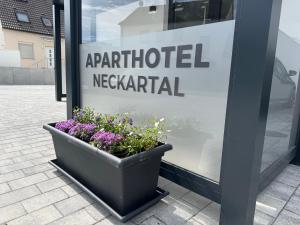 Aparthotel Neckartal - Premium Serviced Apartments mit je 2 Doppelzimmern - Highspeed-WLAN, 55 Smart-TV in jedem Zimmer, Vollküche, Klima, Balkon, Parkplatz - 15 Min nach Stuttgart, Ludwigsburg & Waiblingen - die perfekte Basis für Business & Priva