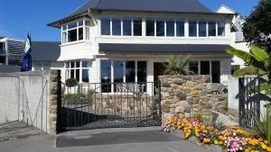 洞岩旅馆 - Clifton