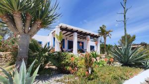 Villa Radi by Eivillas