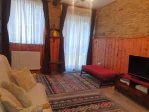 Edgerton cottage, large 1-bed detached coach house in town, Spacious rustic charm