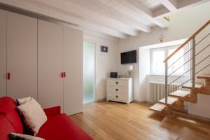 Bright Sea-View Apartment on Two Floors in Lerici, up to 4 Guests