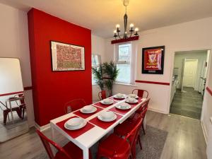 Dream LFC House with Garden!