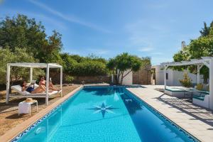 8 Guests Large Villa near Bossa Beaches & Airport