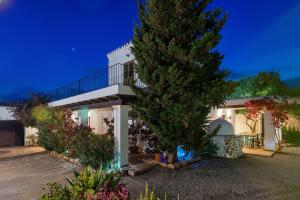 8 Guests Large Villa near Bossa Beaches & Airport