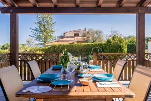 Residenza Pozzillo, villa con Jacuzzi, Giardino e Area Giochi a pochi passi dal mare