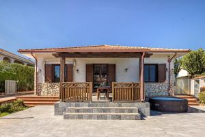 Residenza Pozzillo, villa con Jacuzzi, Giardino e Area Giochi a pochi passi dal mare