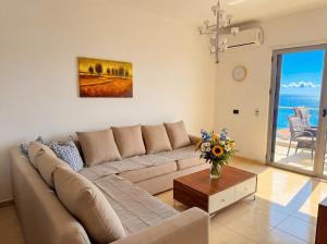 Beachfront- Sea View Holiday Home 105