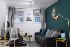 Spacious 1 Bed Apartment Retreat - Private Parking