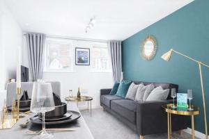 Spacious 1 Bed Apartment Retreat - Private Parking