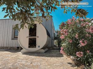 Eva Beach House I & II Buqez - private sauna or whirlpool