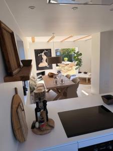 Stylish & Cozy 3B villa close to ocean