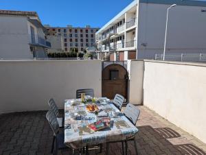 Sol-y-Days California, Superbe appartement rénové en RDC avec Parking, belle terrasse ombragée, à 200m de la plage