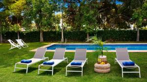 Villa Abu Lita 3 minutos andando playa Renovada Piscina y Jardin XXL Autentico lujo