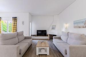 #015 Buganvilia by Home Holidays